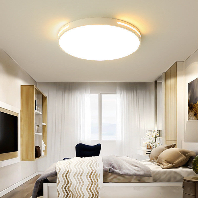Versatile round ceiling lamp available in various sizes and wattages.