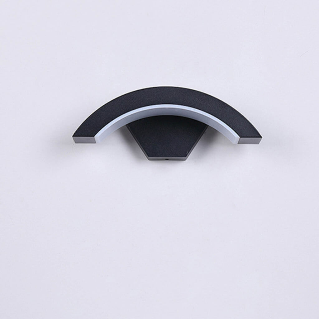 Durable LED wall light with 15 COB bulbs, 980 lumens, and a 30,000-hour lifespan, ideal for outdoor use.